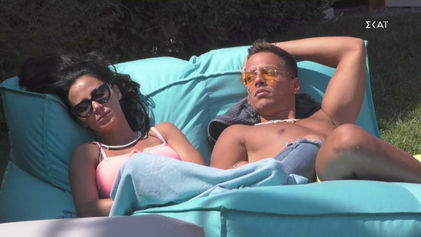 Big Brother: Το φλερτ της Χριστίνας με τον Παναγιώτη - «Ετσι φιλάνε τα σπουργίτια»