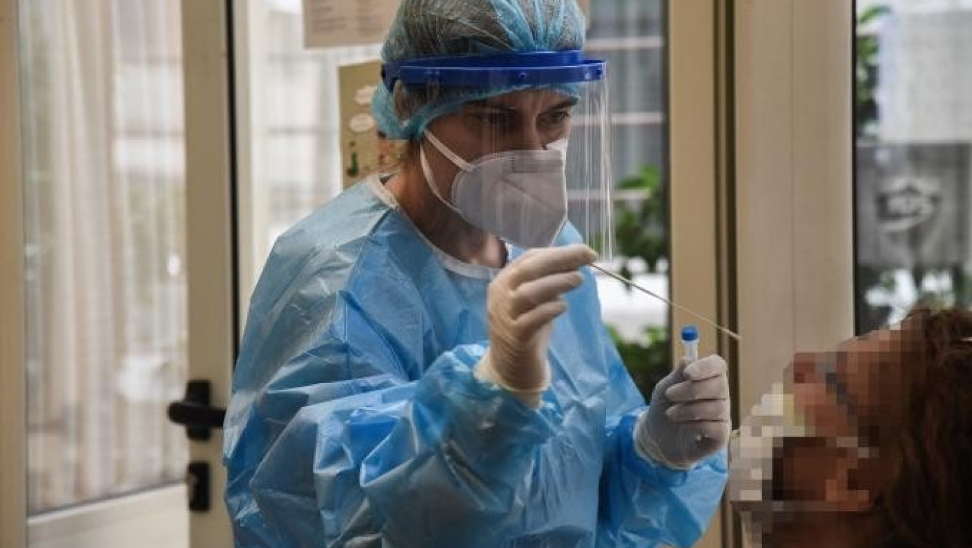 Κορωνοϊός στην Ελλάδα: Στο «κόκκινο» με 399 κρούσματα, αυξήθηκαν οι διασωληνωμένοι