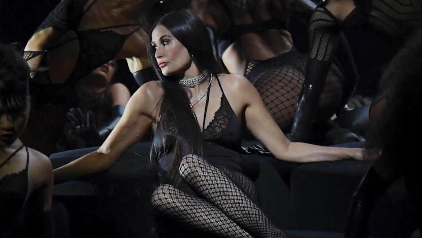 Ντέμι Μουρ: Κορμί «θανατηφόρο» στα 57 της με εσώρουχα της Ριάνα!