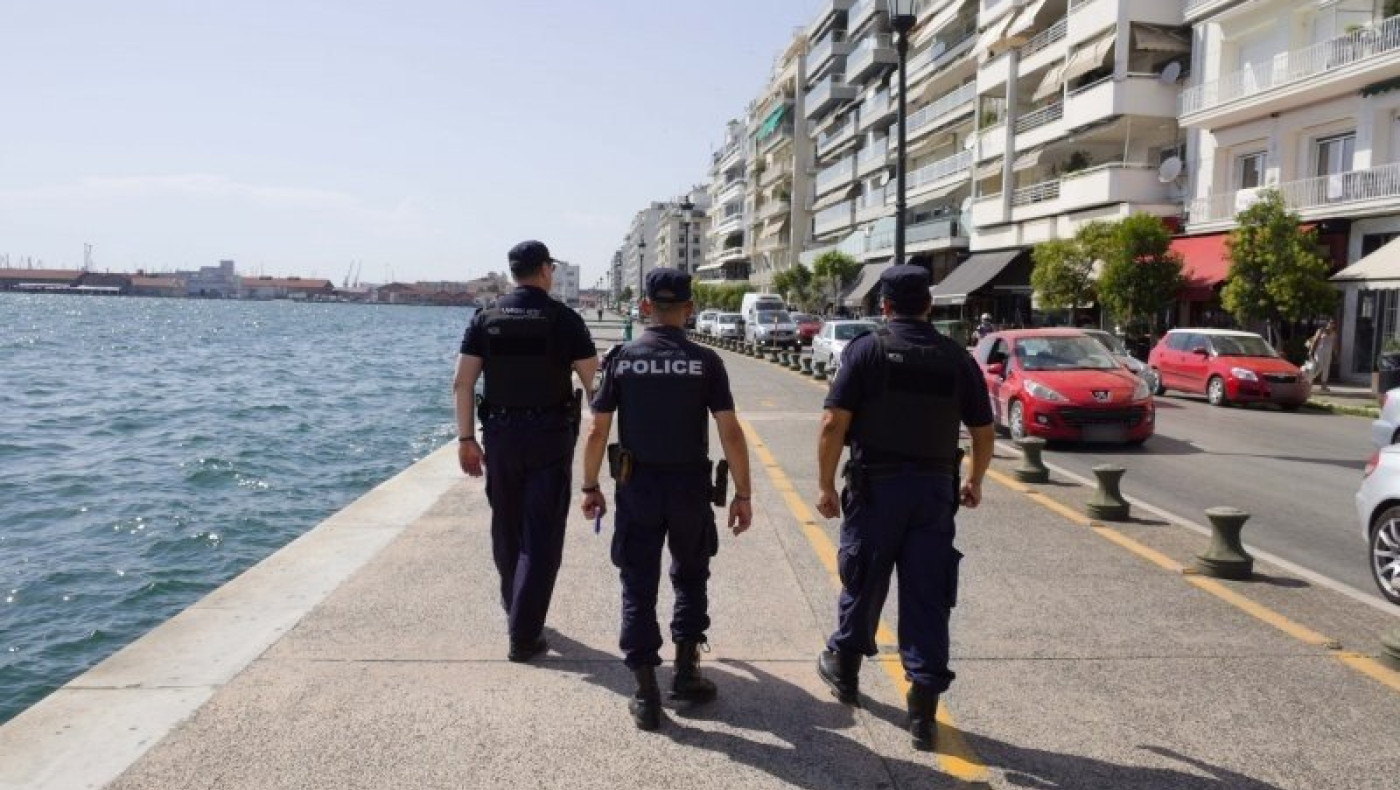 Νεαροί χτύπησαν αστυνομικούς που πήγαν να τους ελέγξουν στην Θεσσαλονίκη