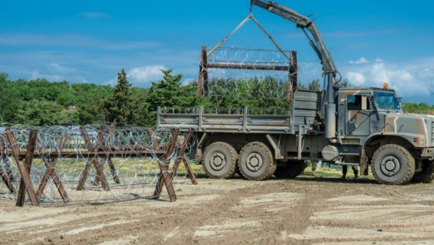 Κατασκευή εμποδίων στον Έβρο παράλληλα με την κατασκευή του φράχτη