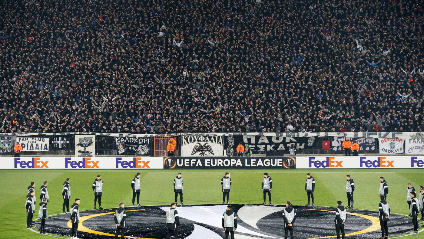 Σαββόπουλος: «Θα βάζαμε κόλα στις καρέκλες των φιλάθλων;»