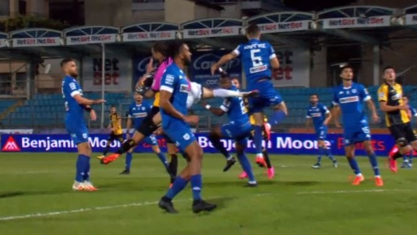 Το τραβηγμένο πέναλτι υπέρ της ΑΕΚ στους Ζωσιμάδες και του Μάτος που ΠΟΤΕ δεν δόθηκε στο ΟΑΚΑ (vids)