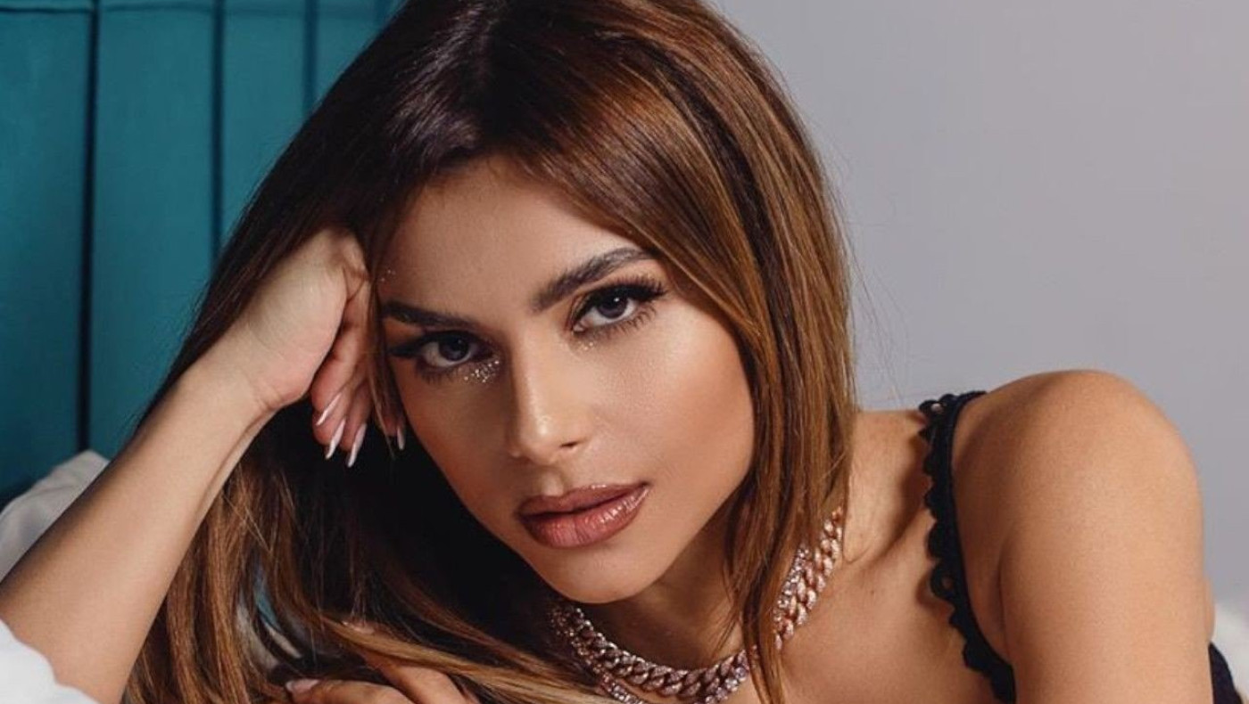 Η Ελευθερία Ελευθερίου κολάζει από την κουζίνα της