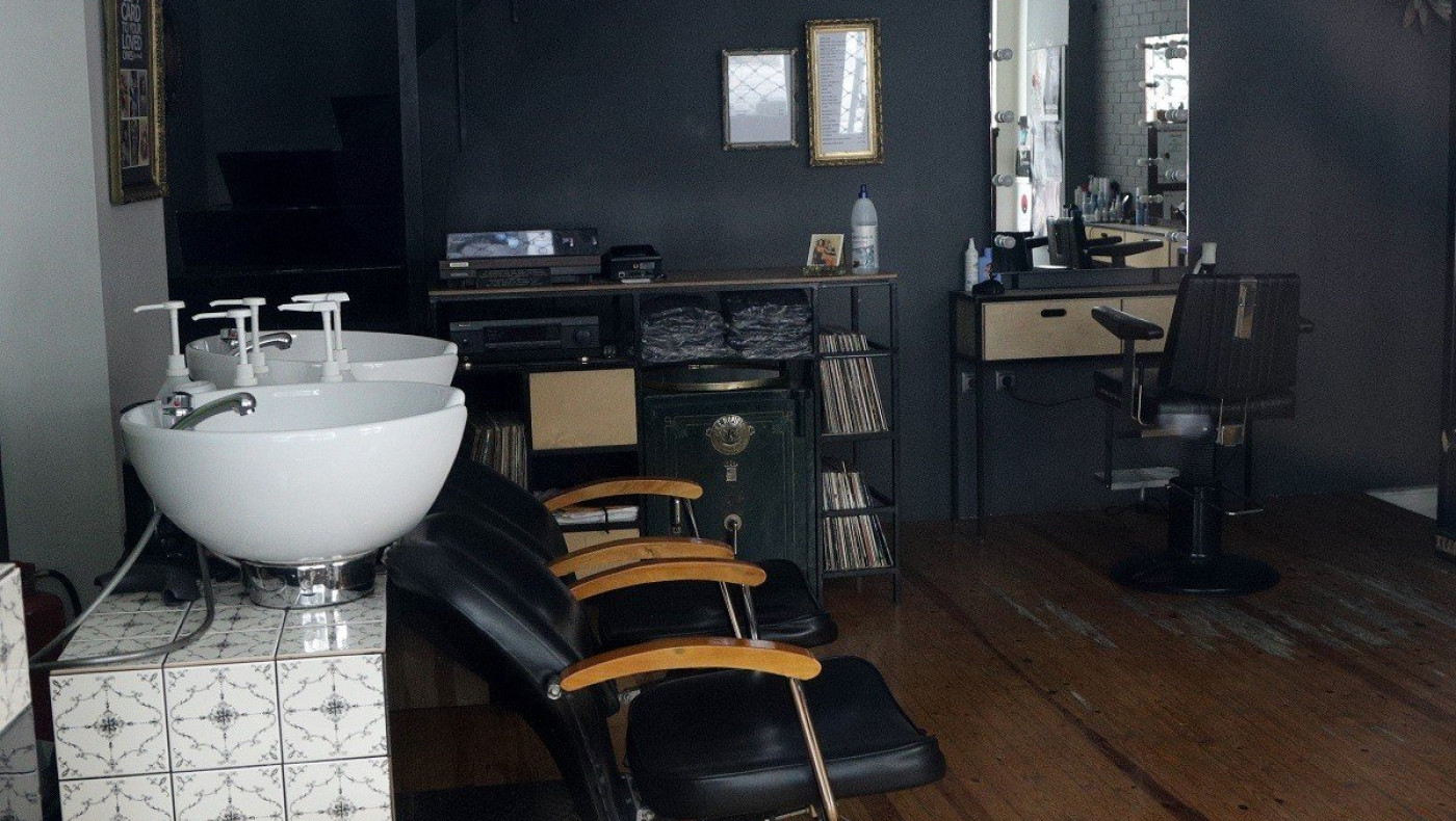 Κορωνοϊός: Πότε πρόκειται να κλείσουν τα κουρεία και τα κομμωτήρια