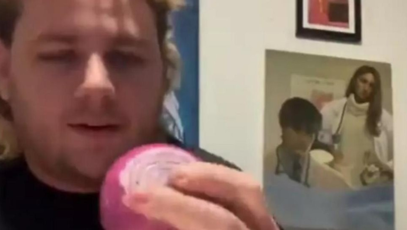 Κορωνοϊός: TikToker μας δείχνει σε βίντεο το σύμπτωμα της απώλειας της γεύσης