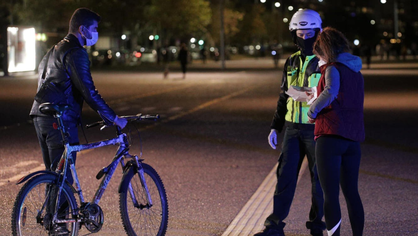 Οδηγός καθημερινότητας: Τι επιτρέπεται και τι όχι μετά τα νέα μέτρα
