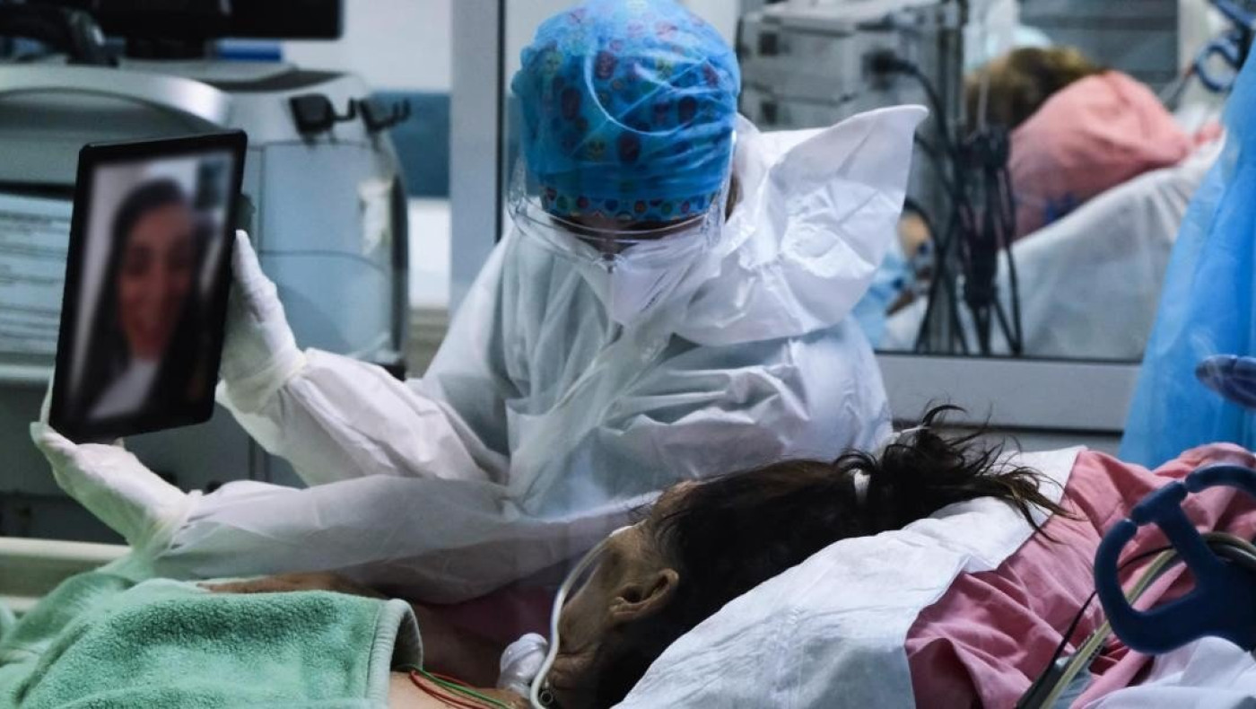 Κορωνοϊός: Συγκλονιστική φωτογραφία μέσα από ΜΕΘ της Αθήνας