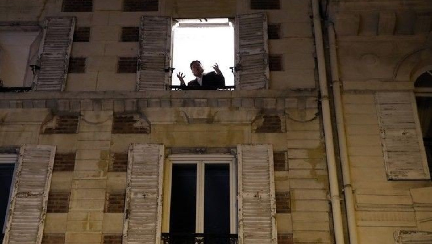 Γαλλία: Τενόρος δίνει συναυλίες από το παράθυρό του στο Παρίσι