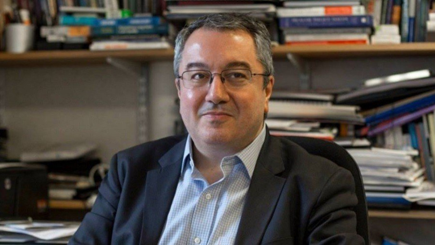 Μόσιαλος: «Δεν θα πρέπει να είναι υποχρεωτικό το εμβόλιο για τον κορωνοϊό»