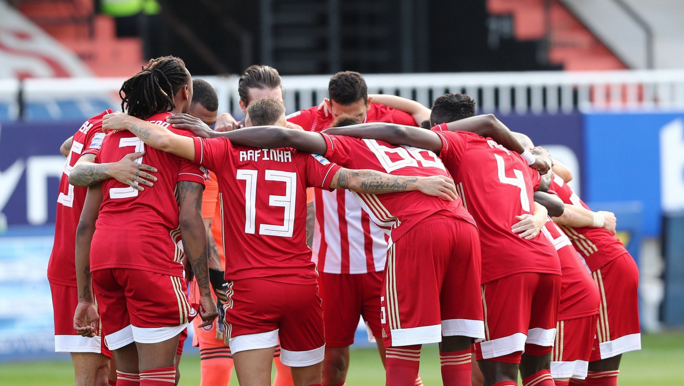 Ποδοσφαιριστές του Ολυμπιακού ξεσάλωσαν σε κορωνο-πάρτι!