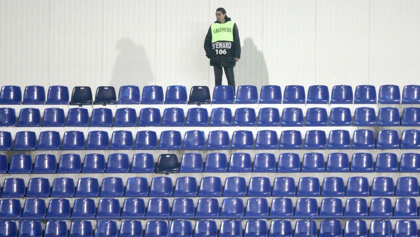 Μετά το κεκλεισμένων, δε βάζετε και «ράμπο»;