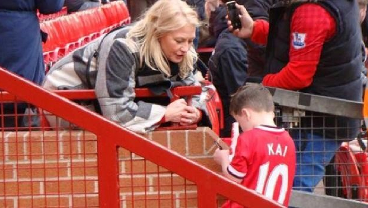 Αυτόγραφα μοιράζει ο γιος του Ρούνεϊ!