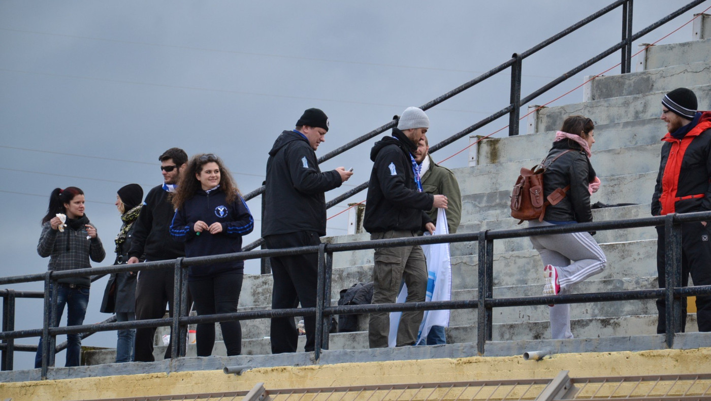 Ο κόσμος ακολουθεί πιστά παντού