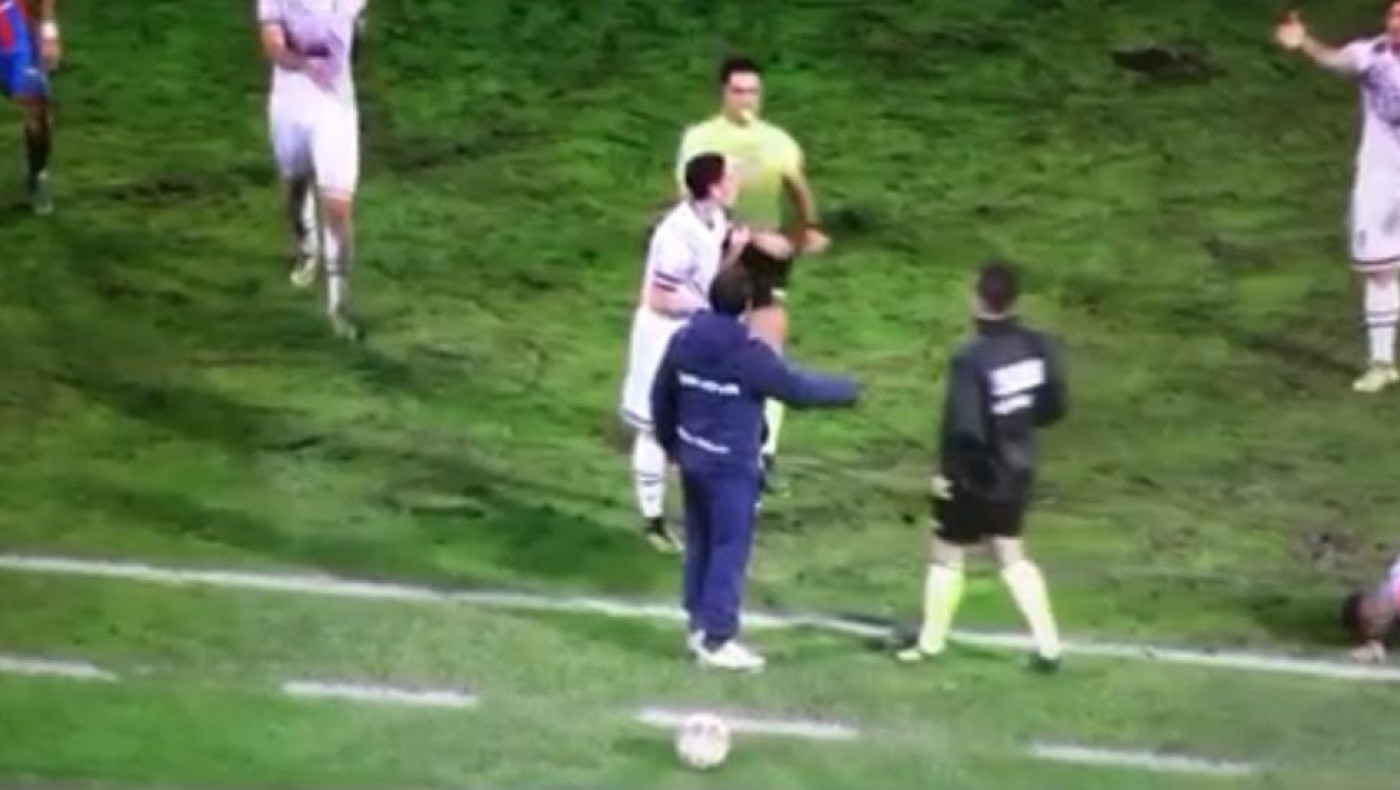 ΕΠΟΣ: Προπονητής έκοψε… αντίπαλο που έβγαινε στην αντεπίθεση