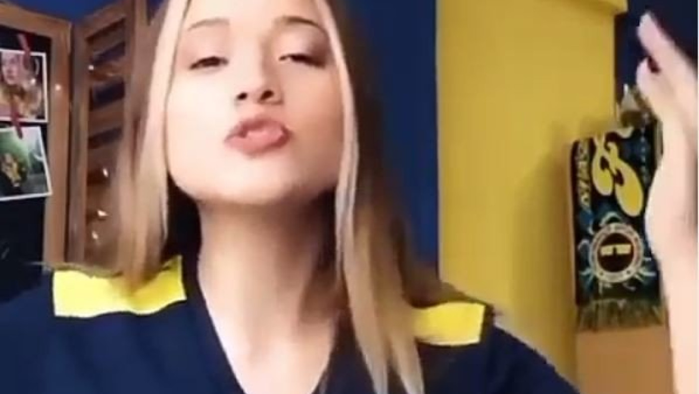 Η καλλονή οπαδός της Φενέρ πωρώνεται με την ομάδα της