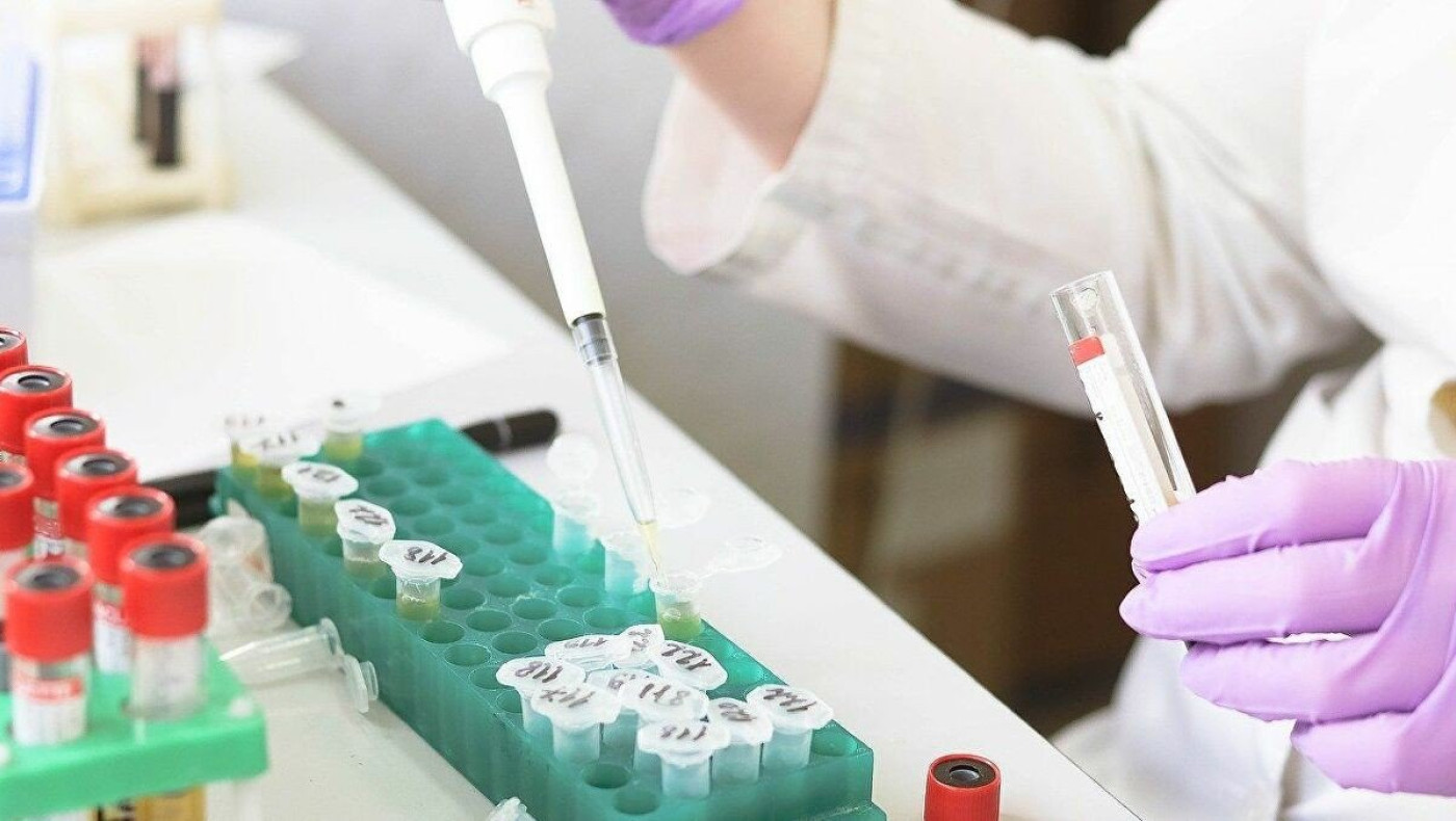 Δημοσίευμα-«βόμβα»: Αναποτελεσματικά και επικίνδυνα τα άλλοτε σωτήρια φάρμακα κατά του κορωνοϊού