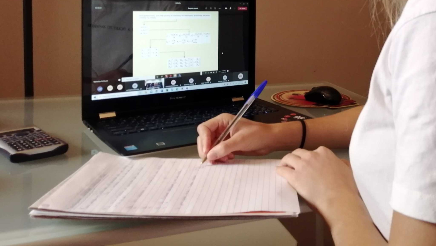 Υπουργείο Παιδείας: «Ομαλά κύλησε η τηλεκπαίδευση!»