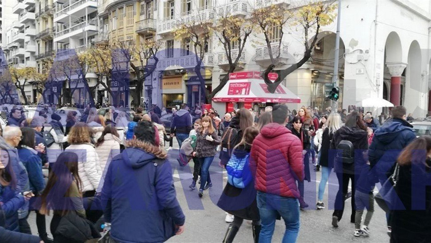 Με... click away θα κάνουμε τα ψώνια μας τα φετινά Χριστούγεννα!