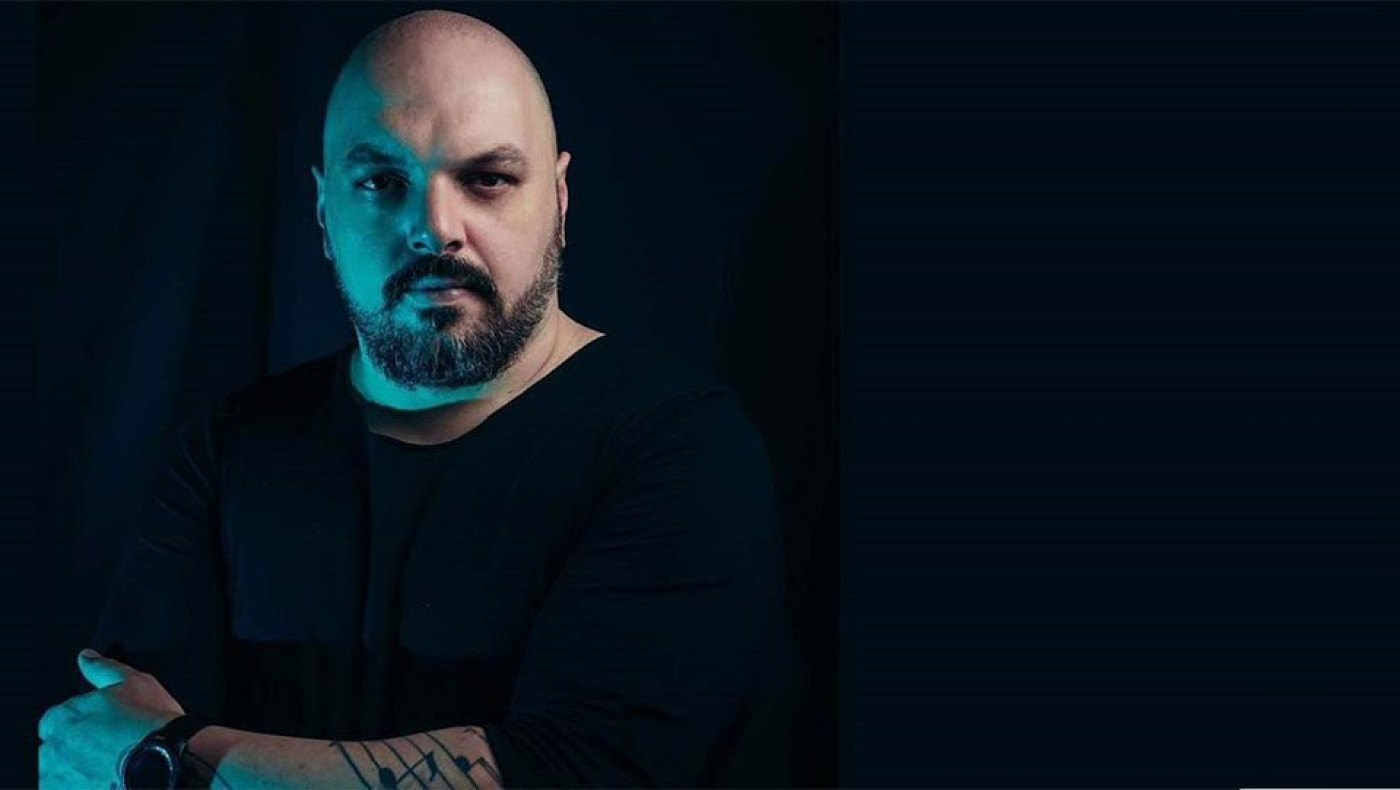 Dj Decibel: Σε κατάσταση σοκ η σύζυγός του για τον θάνατό του