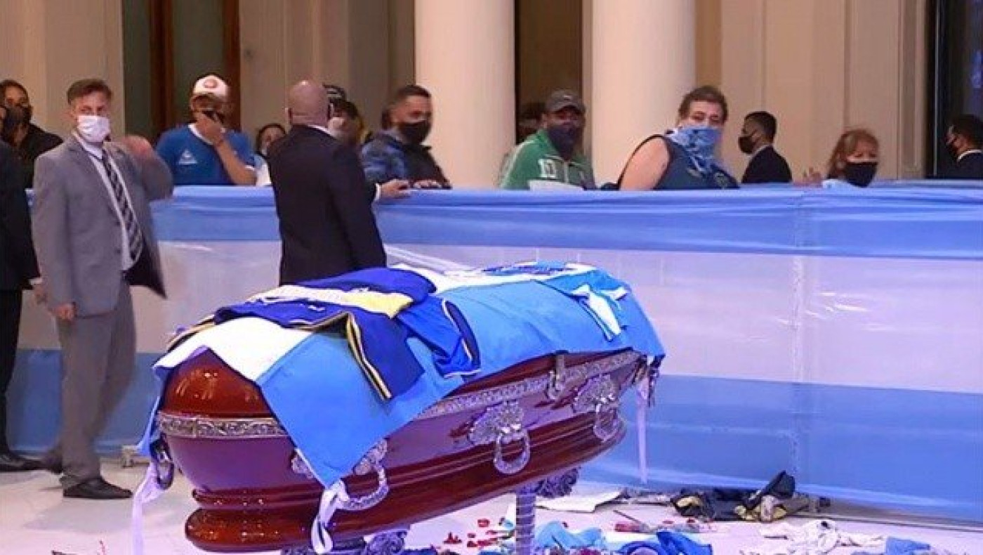 Οπαδοί της Μπόκα προσπάθησαν στην κηδεία να κλέψουν το φέρετρο του Μαραντόνα!