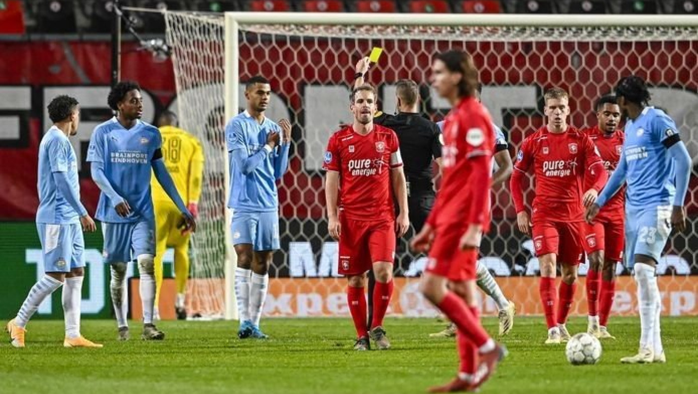 Γκέλα πριν τον ΠΑΟΚ για την Αϊντχόφεν