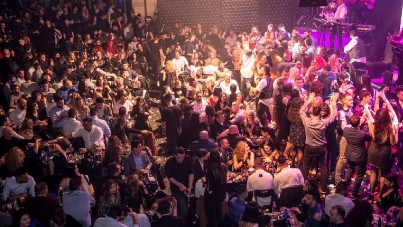 Θα αργήσει η επαναλειτουργία νυχτερινής διασκέδασης και σχολείων