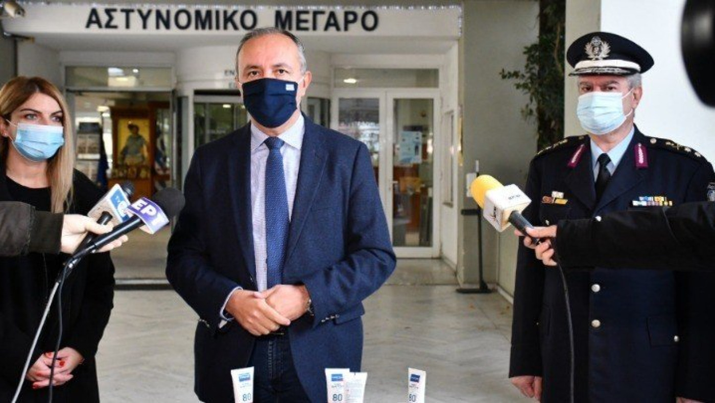 Χιλιάδες σωληνάρια με αντισηπτικά παρέδωσε ο Καράογλου στην ΓΑΔΘ