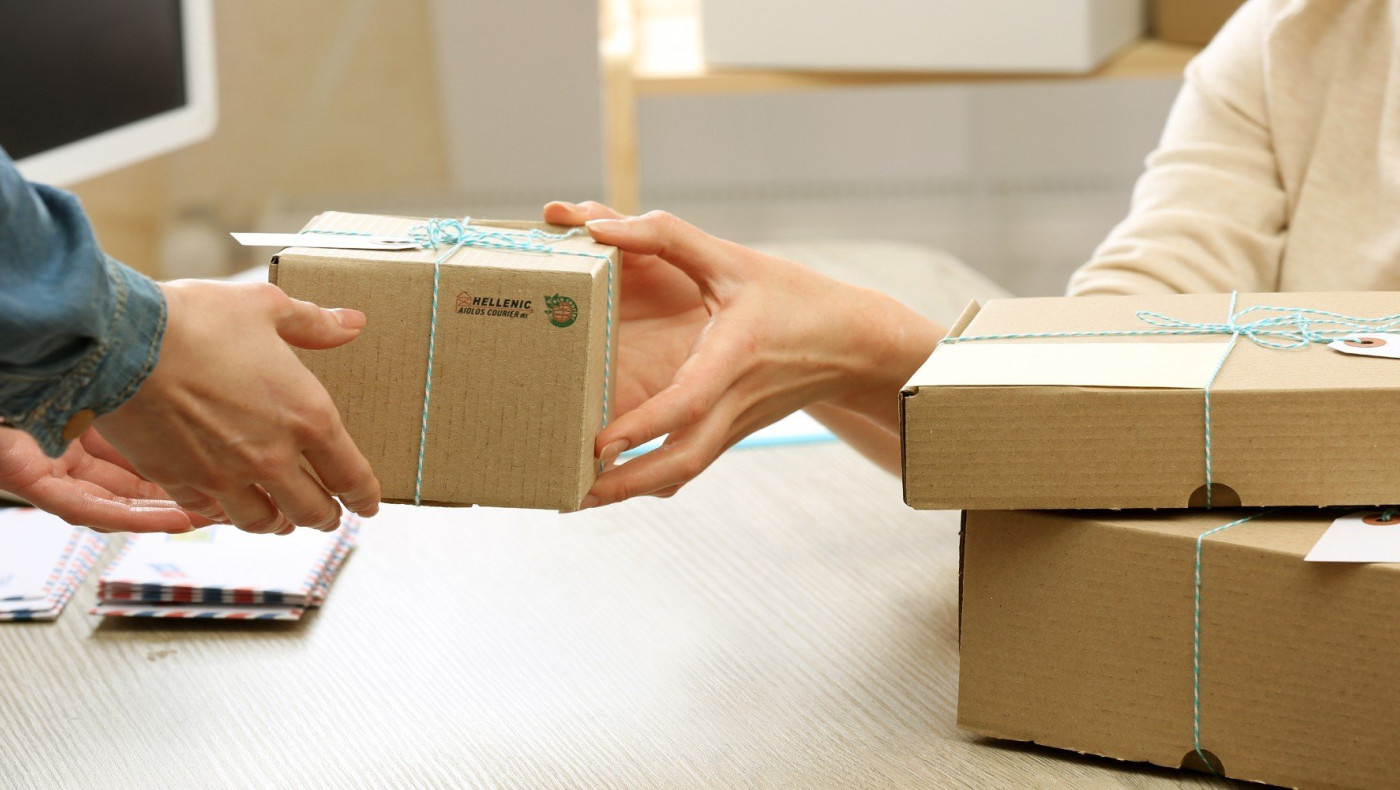 Κούριερ: Τι κάνω αν καθυστερήσει ή δε με βρει στο σπίτι