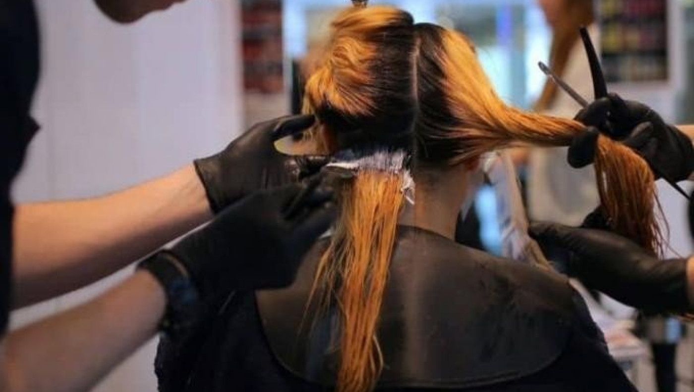 Κομμωτήρια: Πληροφορίες ότι ανοίγουν τη Δευτέρα