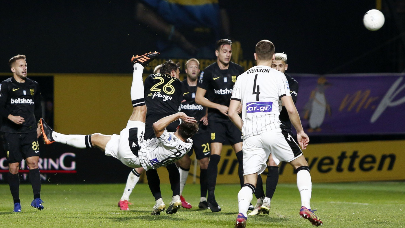 Φωνάζει για διπλό πέναλτι στον Τζόλη ο ΠΑΟΚ