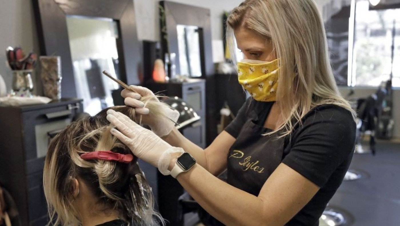 Ανοίγουν πάλι σήμερα κομμωτήρια και βιβλιοπωλεία