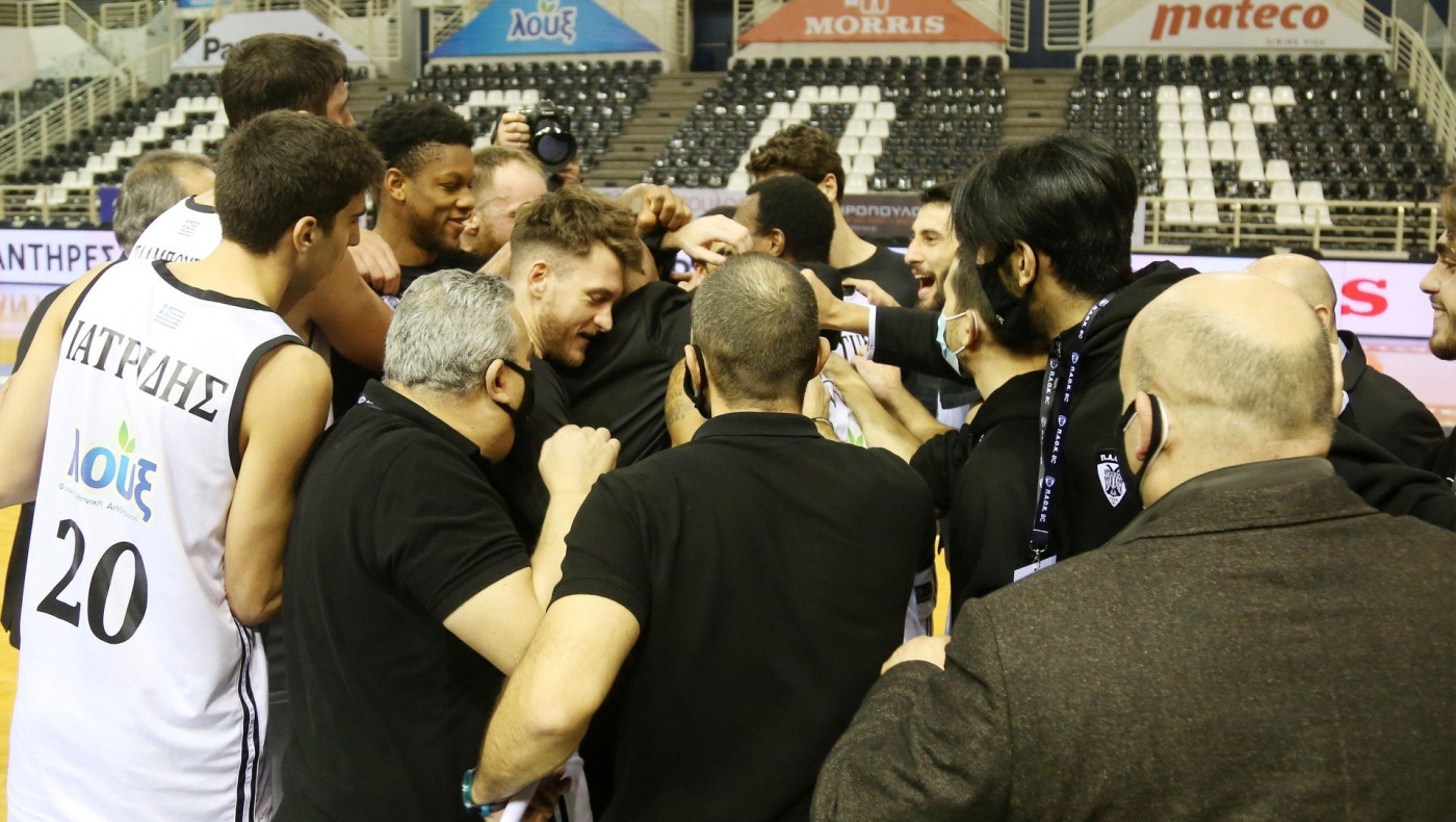 Οι παίκτες του ΠΑΟΚ... έπνιξαν τον Λυκογιάννη