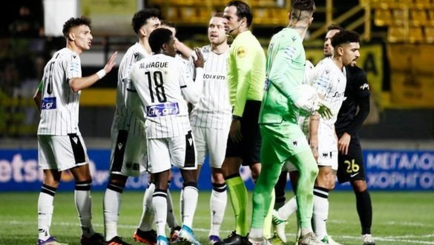 Τον «κρέμασαν» τα ατού του και τον... εκτέλεσαν οι διαιτητές