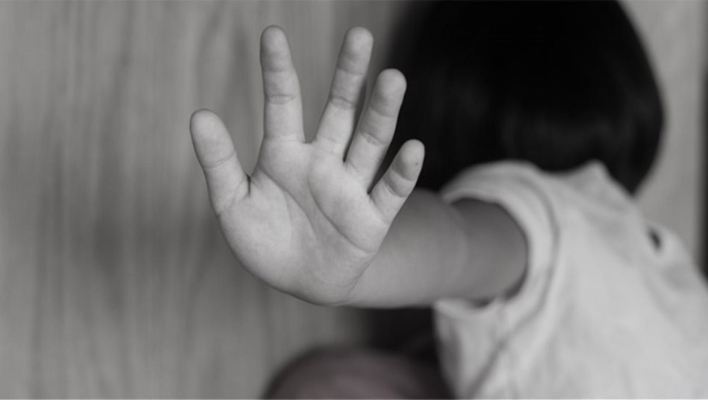 Θεσσαλονίκη: Πατριός ασελγούσε επί τρεις μήνες στη 12χρονη κόρη του