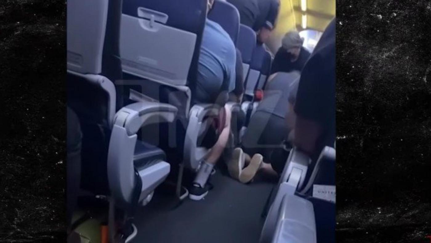 Πέθανε στον αέρα επιβάτης με κορωνοϊό! Χάος στην πτήση της United Airlines