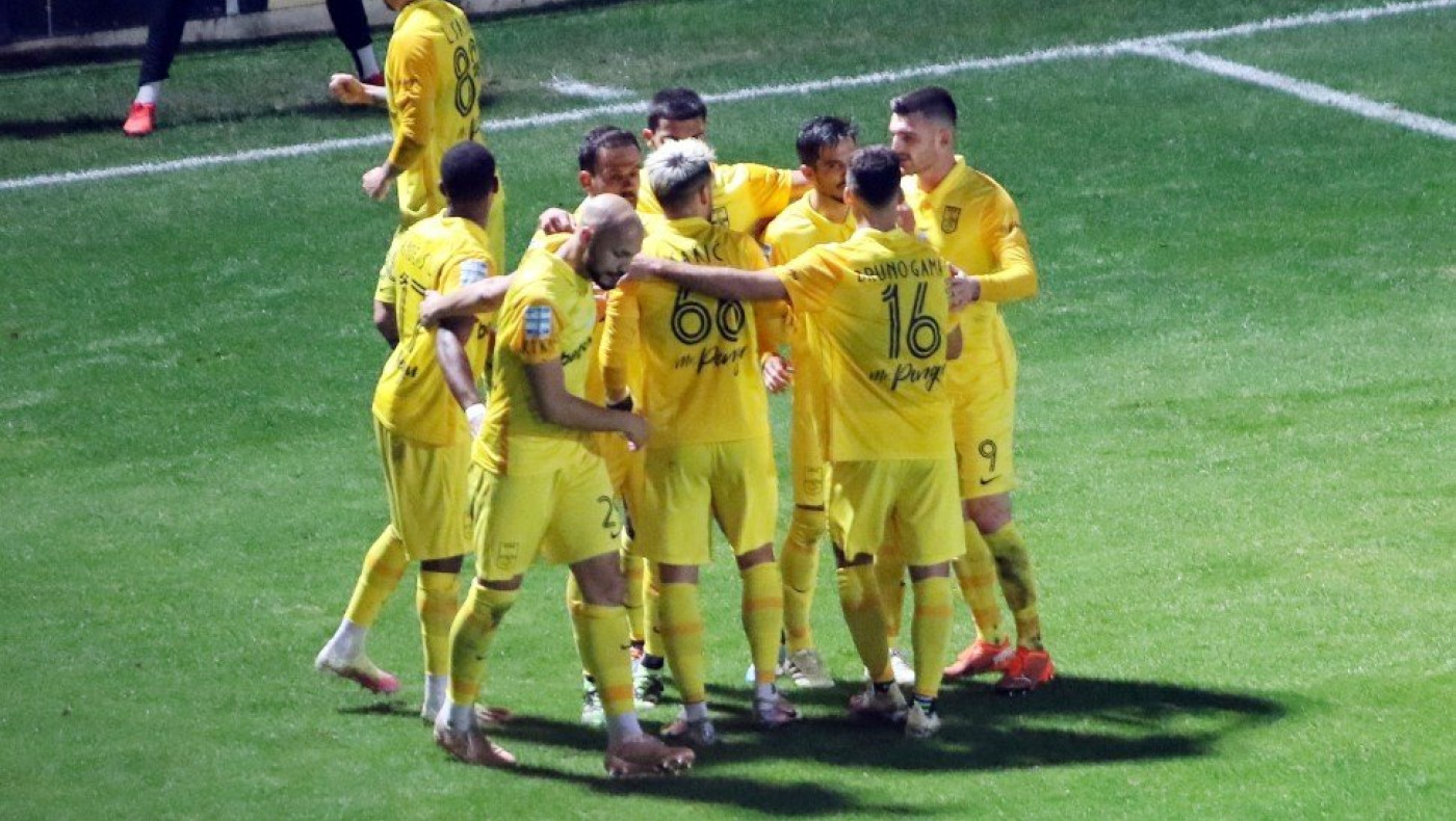 Η επιστροφή με τον Αρειανό πιλότο και το κασκόλ στο κόκπιτ!