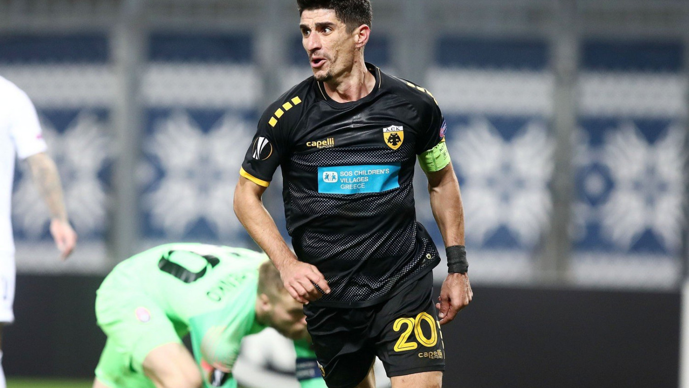 Απίστευτο! Ο Μάνταλος σκόραρε έξω από το γήπεδο!