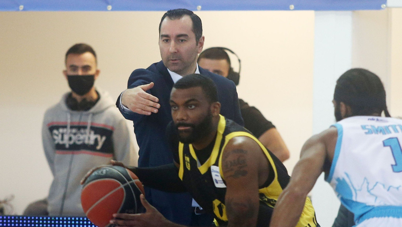 Καμπερίδης: «Χάσαμε μεγάλη ευκαιρία, στο χέρι μας να παίρνουμε νίκες»