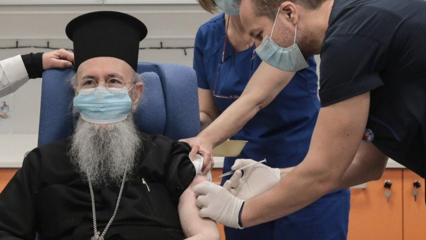 Μητροπολίτης Ναυπάκτου: «Με εμβολίασε ο... Θεούλης»