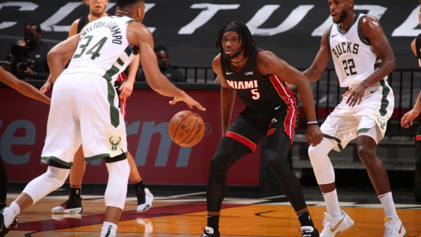 Οι Μπακς κατασπάραξαν τους Χιτ με «47άρα» και ιστορικό ρεκόρ τριπόντων