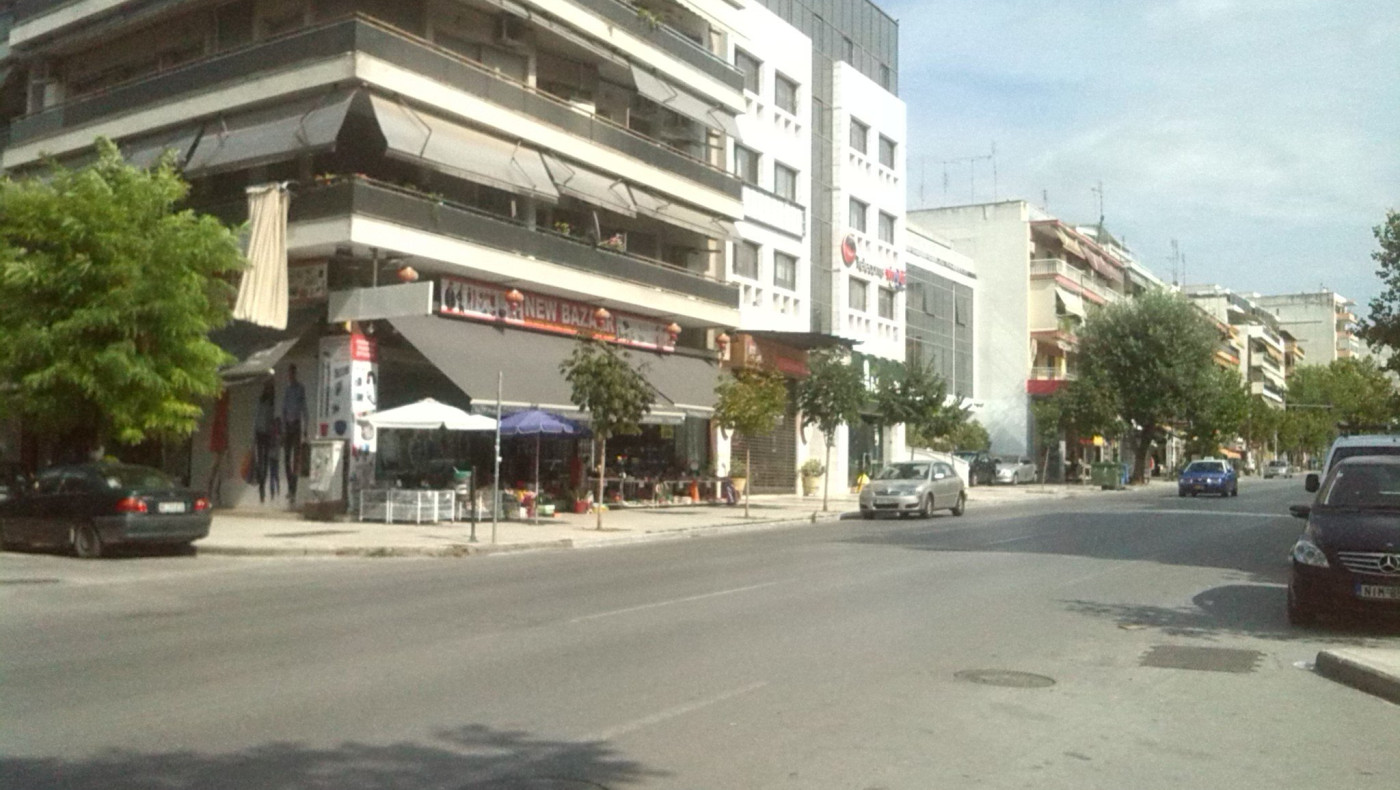 Άνοιξε η γη στη Θεσσαλονίκη: Λακκούβα επτά μέτρων στην Εθνικής Αντιστάσεως