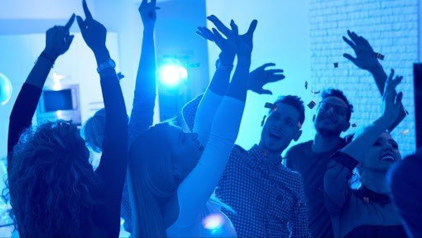 Θεσσαλονίκη: Χειροπέδες και πρόστιμο σε 30χρονη που διοργάνωσε κορωνοπάρτυ