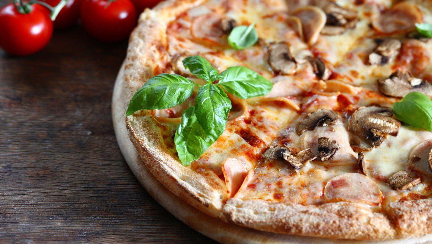 Υπάλληλος πιτσαρίας γιατί έφαγε πίτσα από ανταγωνιστή μπροστά σε πελάτες