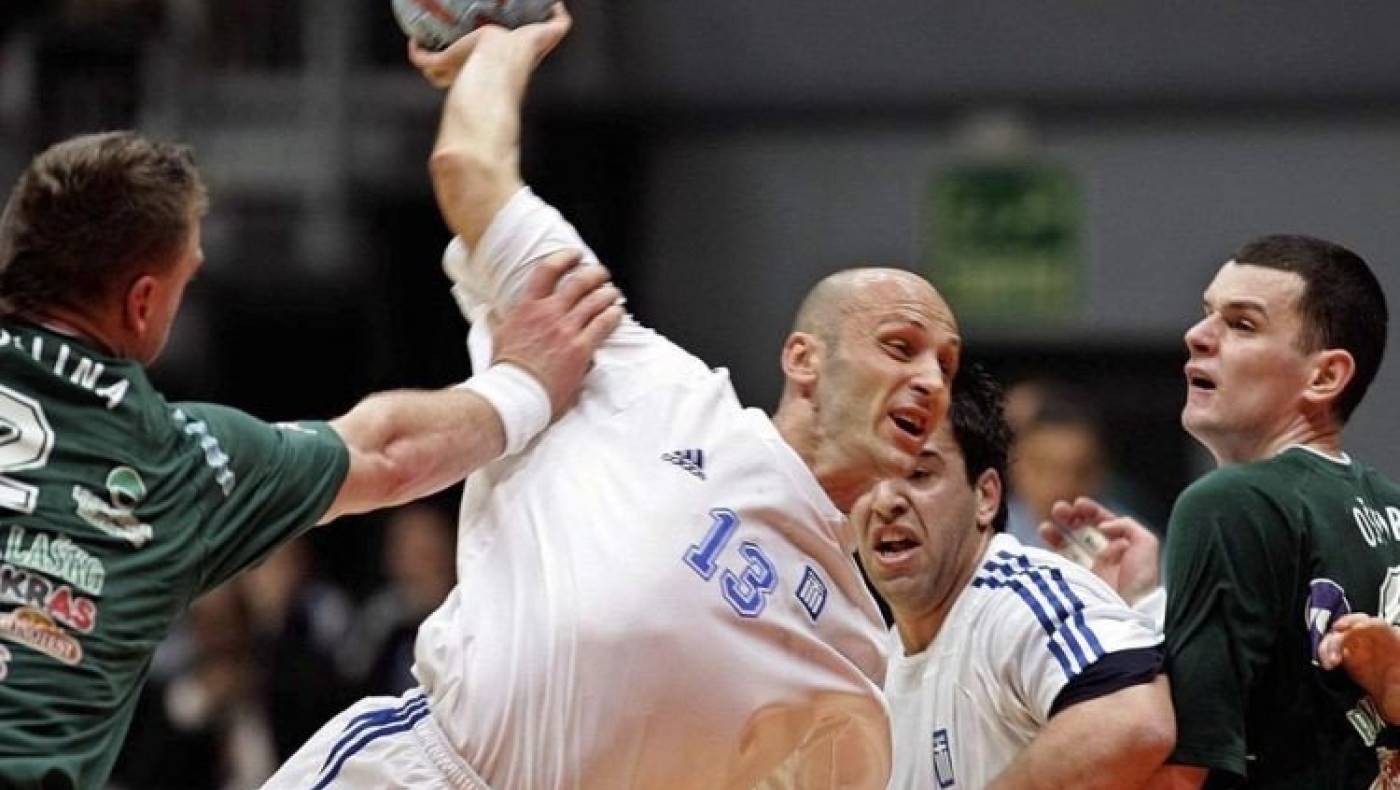 Οι ξένοι και οι ομογενείς που φόρεσαν τα γαλανόλευκα στο χάντμπολ