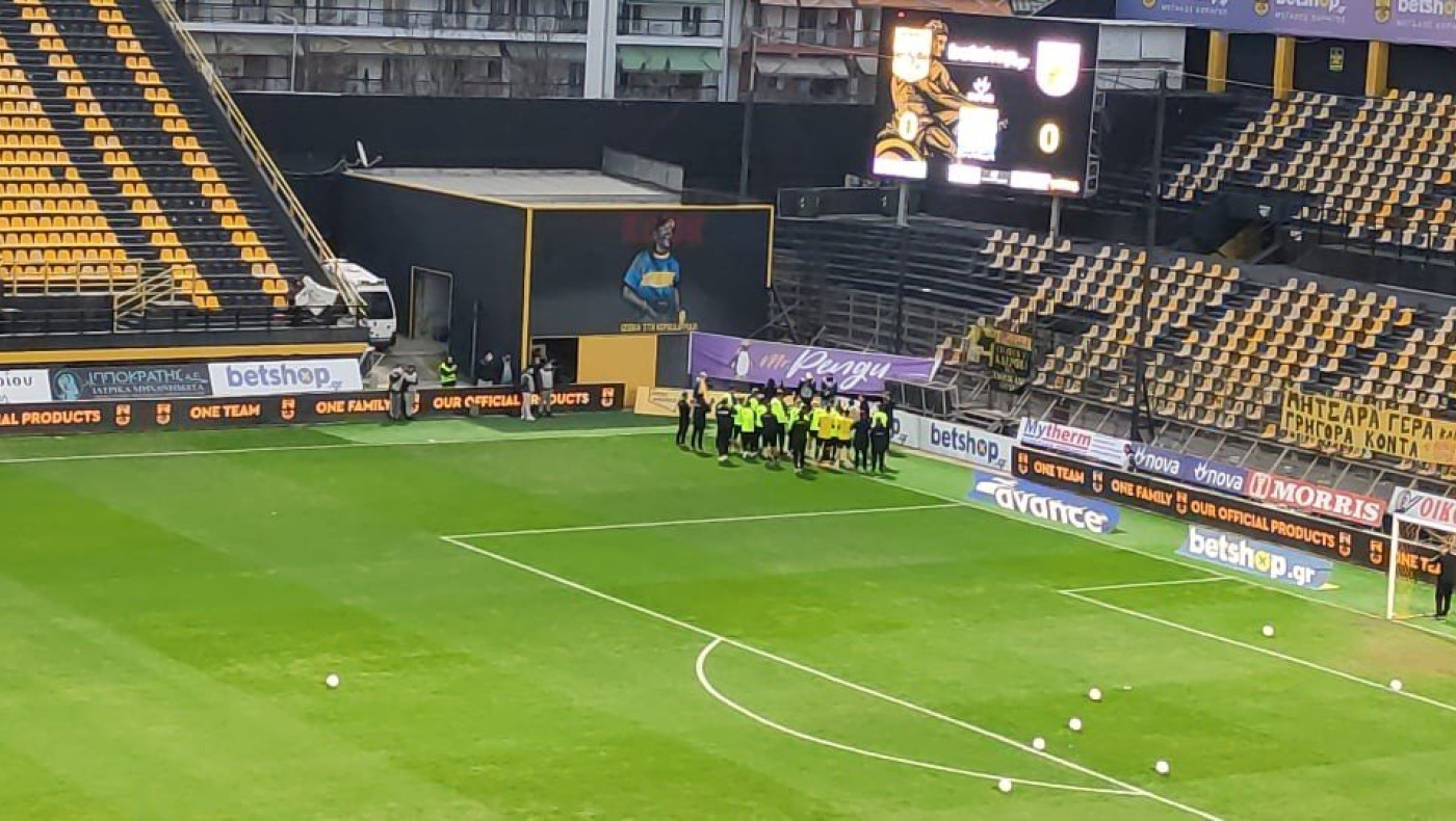 Κατέθεσαν στεφάνι Καρυπίδης και παίκτες στη μνήμη του Τόσκο