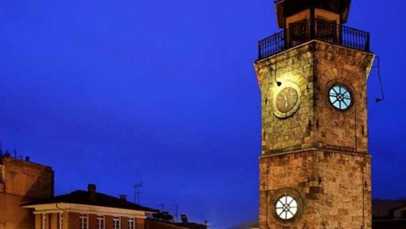 Φωτίζονται και αναδεικνύονται πέντε τοπόσημα της Νάουσας