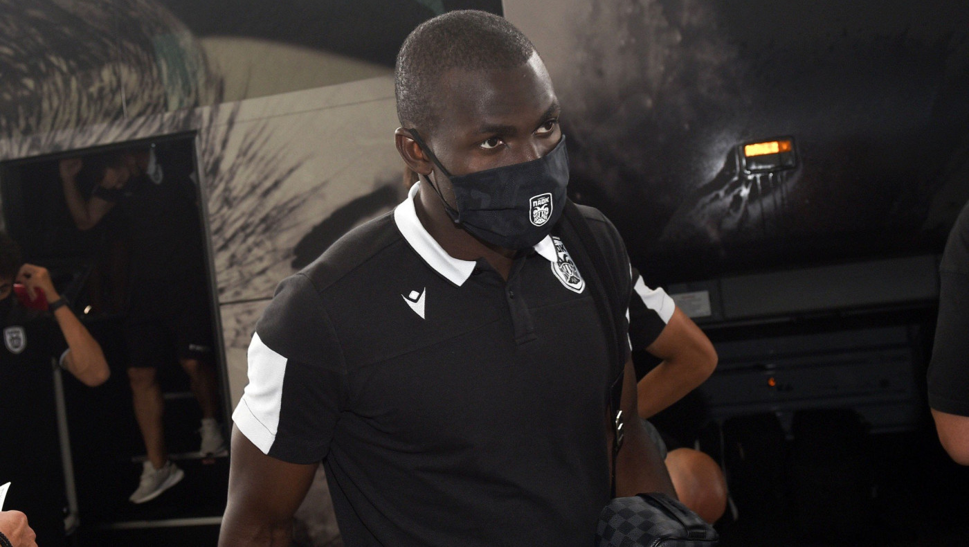 Ο Εσίτι αποχαιρέτησε τους συμπαίκτες του