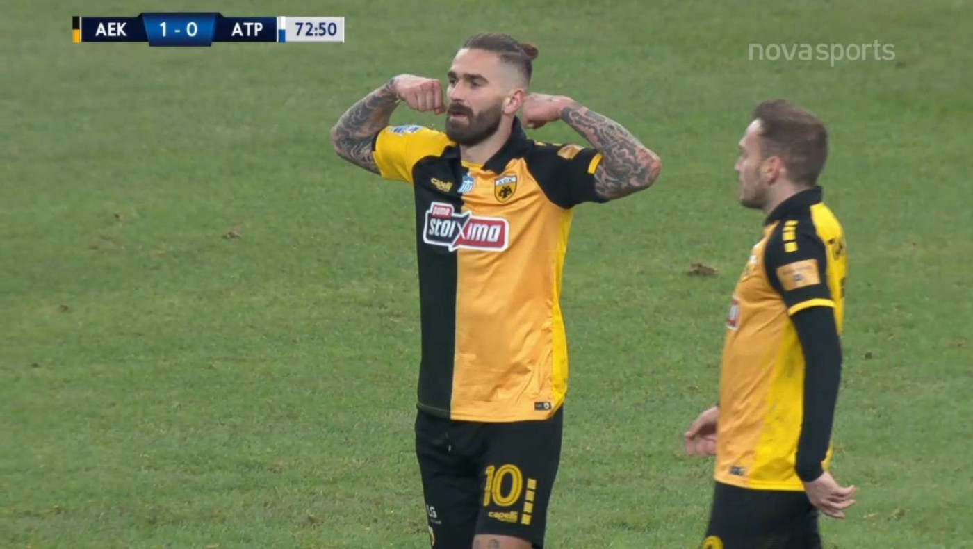 Ένα απίστευτο πέναλτι άνοιξε στην ΑΕΚ τον δρόμο για τη νίκη