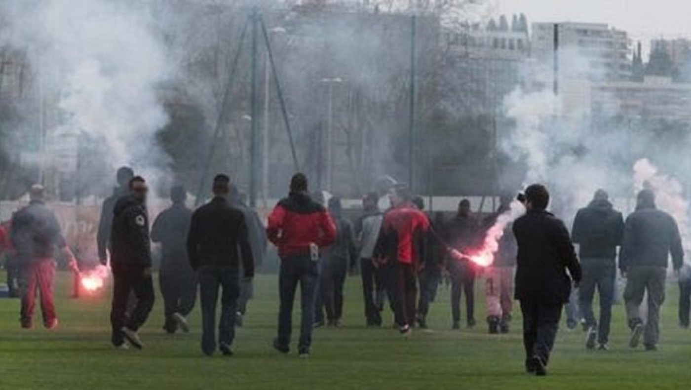 «Ντου» οπαδών σε προπόνηση! (pic)